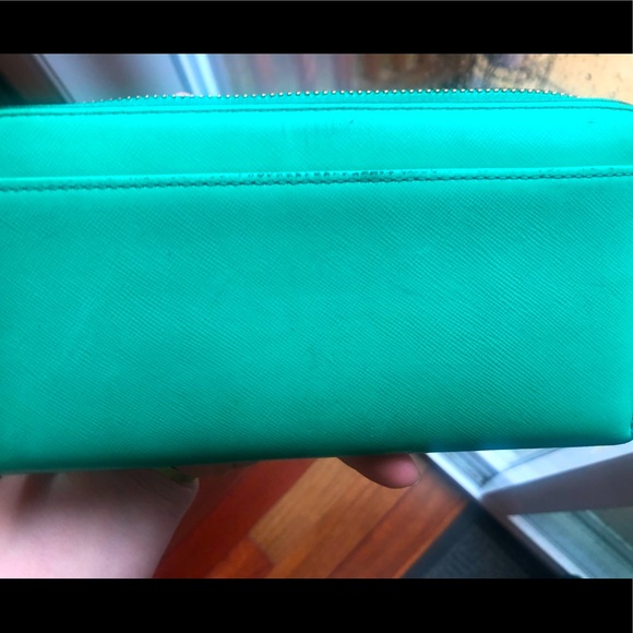 Kate Spade New York Green Cobble Hill Lacey wrap around Wallet. - Picture 6 of 13